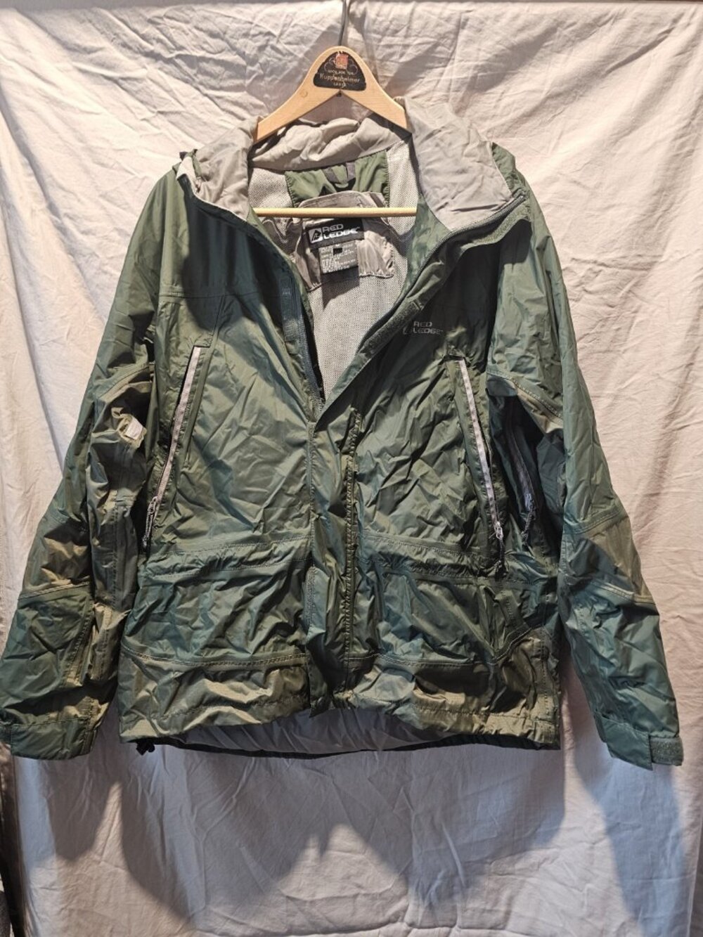 Red Ledge Adult Rain Jacket Size M